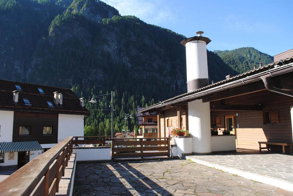 Garnì Tobià Acomodação com café da manhã Campitello di Fassa Exterior foto